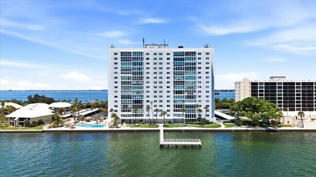 Building Photo - 7200 Sunshine Skyway Ln S