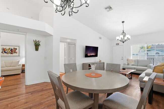 Building Photo - 4945 Cougar Ct S