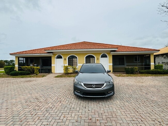 Building Photo - Discover the epitome of modern living in t...