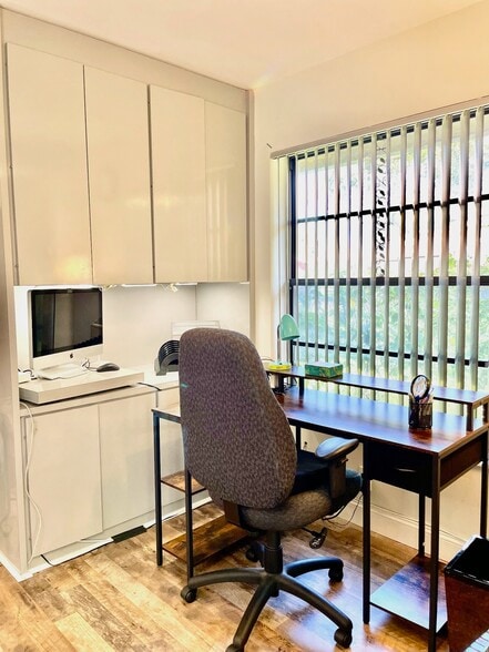 Building Photo - 1800 Embassy Dr