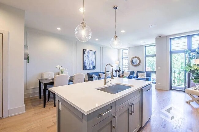 Building Photo - 4226 S Ellis Ave