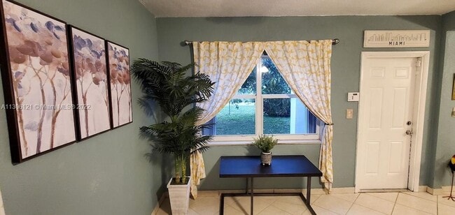 Building Photo - 1679 NE 175th St