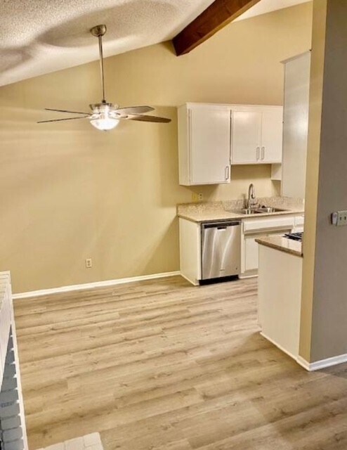 Building Photo - Woodland Manor