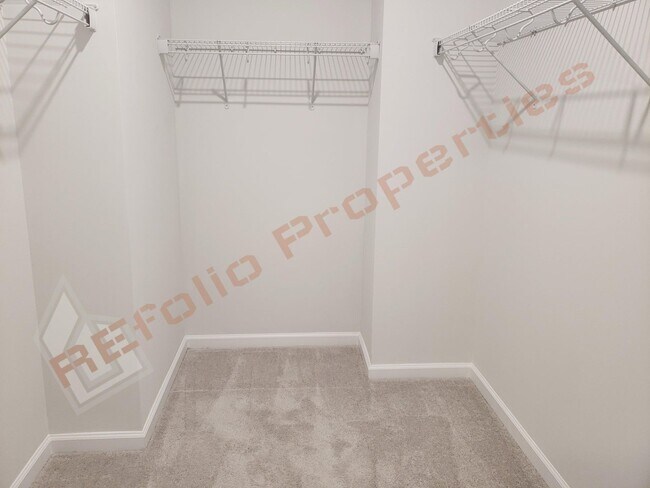 Building Photo - Luxury 3 Story 4 BD/3.5 Bath Townhome @ Sm...