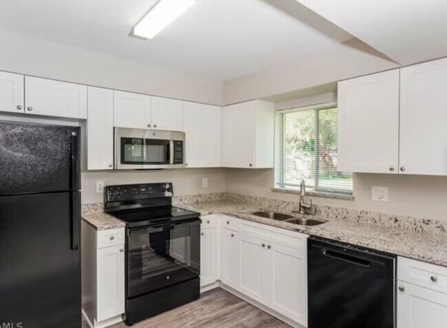 Building Photo - 1532 Pulaski St