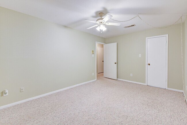 Building Photo - Charming 3-Bedroom Townhome in Prime Memor...