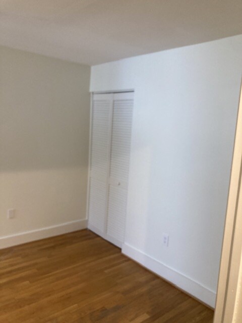 middle bedroom - 1326 Emerald St NE