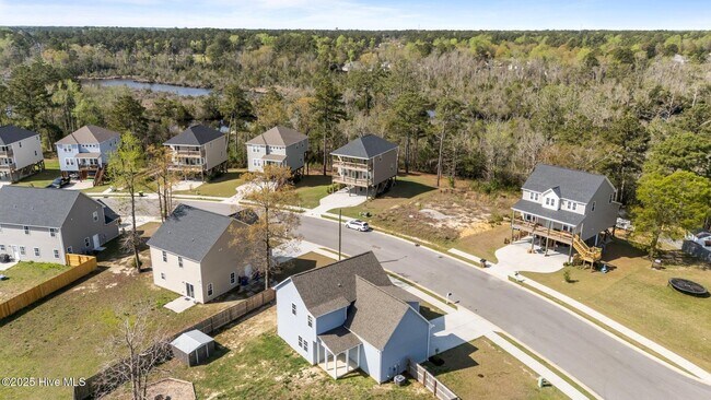 Building Photo - 201 Broadleaf Dr