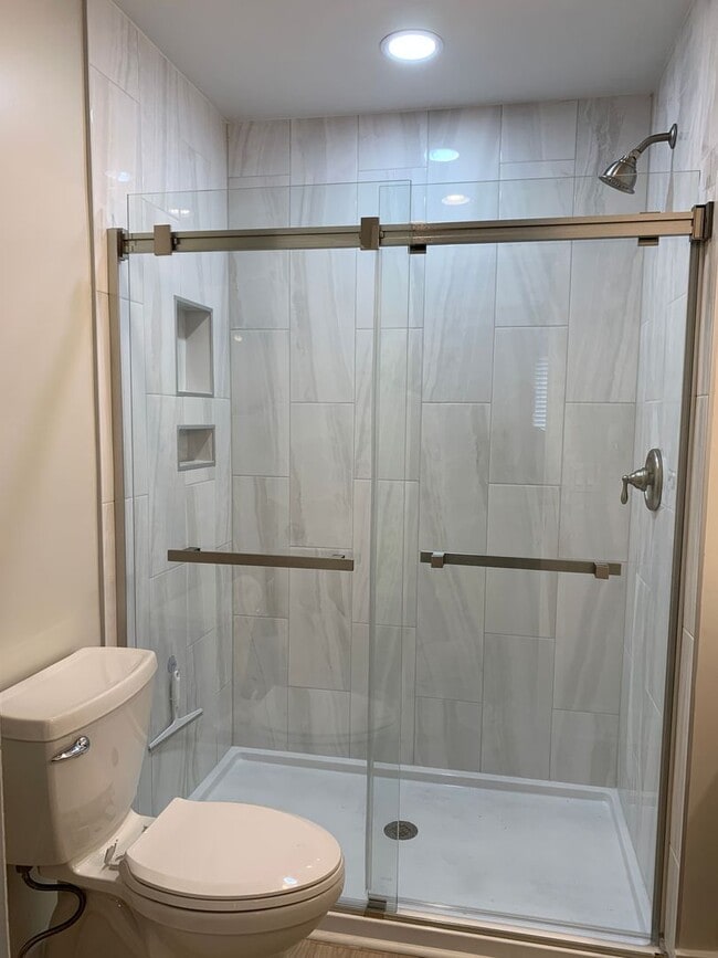 Building Photo - Completely Renovated 2 Bedroom 2 Bath Park Place Condo