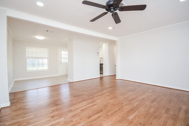Building Photo - 5006 Libbey Dr