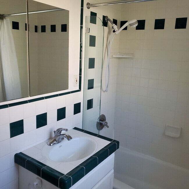 Building Photo - 847 12th St