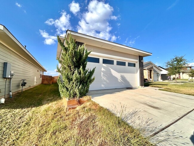 Building Photo - Spacious 4/BR 3/BA Home with Modern Upgrades