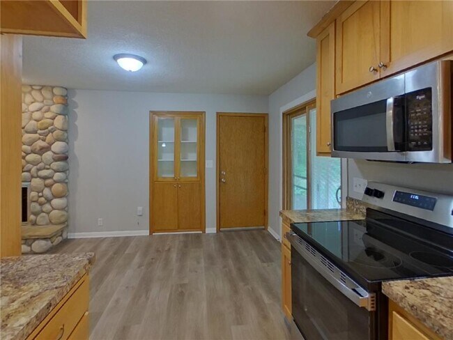 Building Photo - 3607 Robinwood Terrace