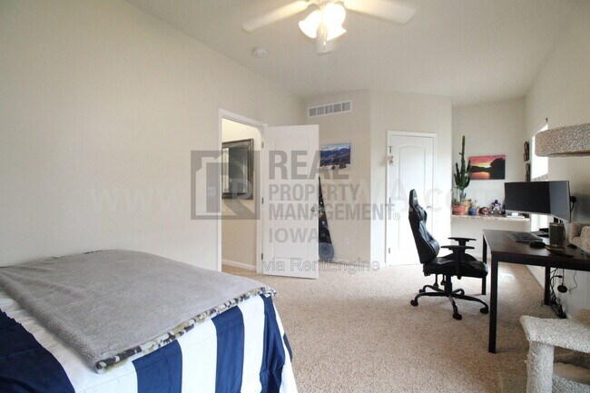 Building Photo - 1617 SW White Birch Cir