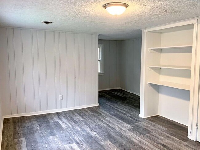 Building Photo - 3BR 1.5BA Twin Lakes Home