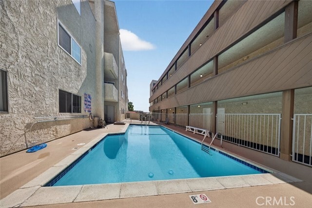 Building Photo - 1339 N Columbus Ave