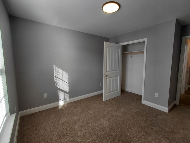 Building Photo - Beautiful home close to post