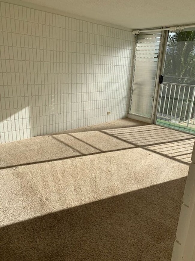 Building Photo - Three Regents Condo - 3 bedrooms, 2 bath, ...