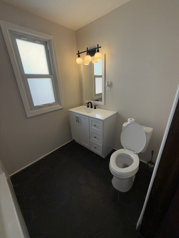 Building Photo - 307 White Ave