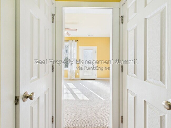 Building Photo - 350 Marquette Ct