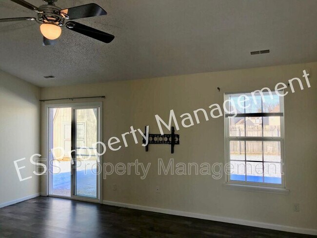 Building Photo - 5742 Ashcroft Dr