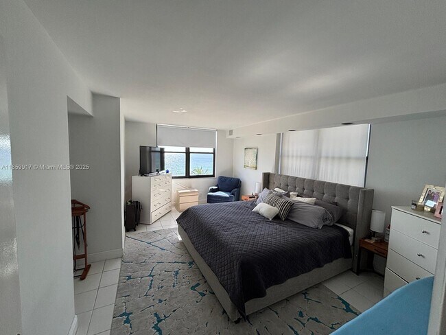 Building Photo - 2301 S Ocean Dr