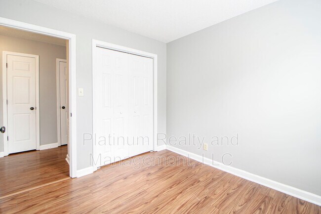 Building Photo - 1212 Kendall Dr
