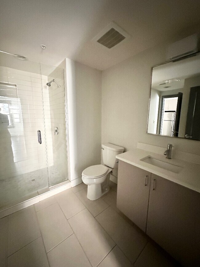 Building Photo - Modern 1-Bed Near Tulane/City Park with In-Unit Laundry & Off-Street Parking