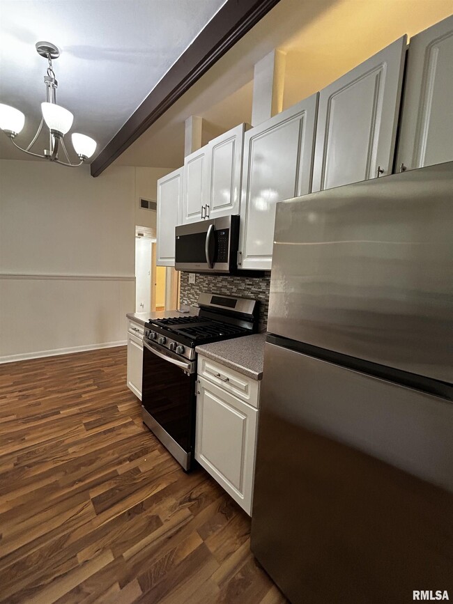 Building Photo - 1328 Hilltop Dr