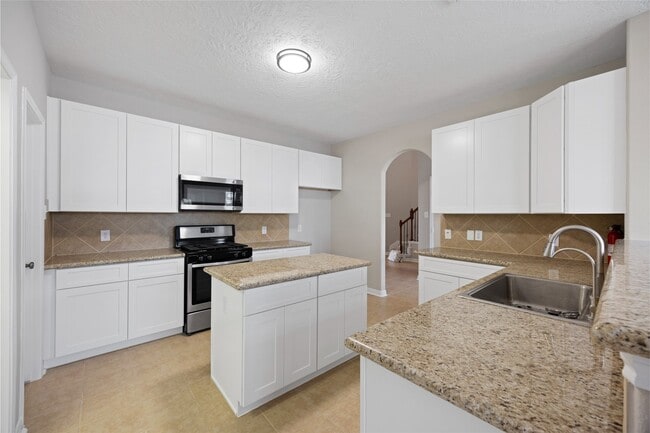 Building Photo - 7447 Oakwood Canyon Dr