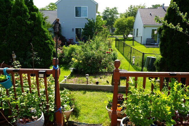 Building Photo - 127 Amberly Dr