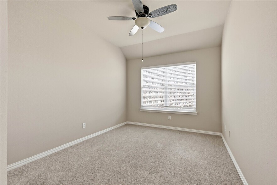 Building Photo - 1725 Brookview Dr