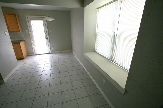 Building Photo - 4402 Boyett St