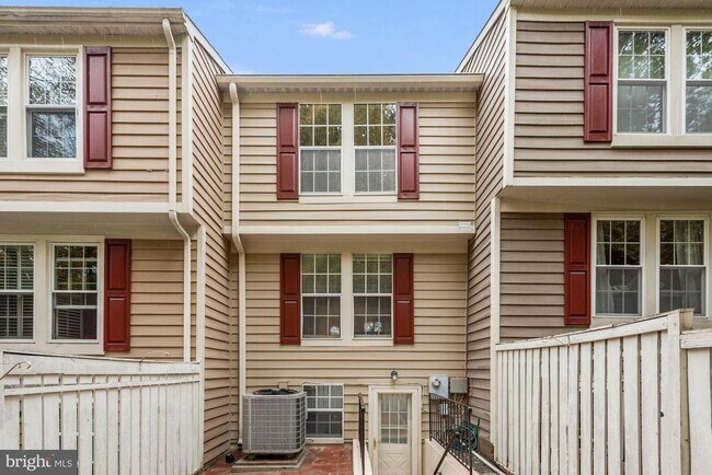 Building Photo - 1539 Woodcrest Dr