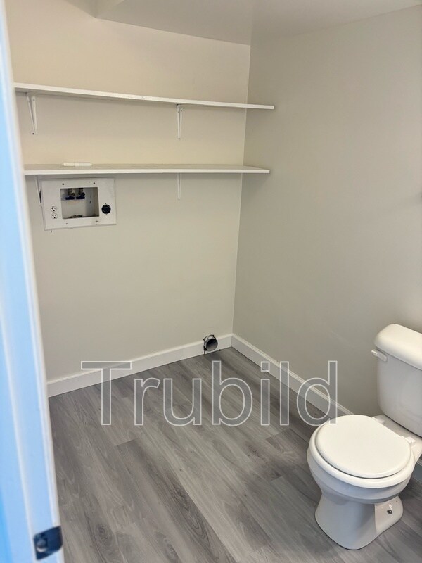 Building Photo - 246 Albatross St