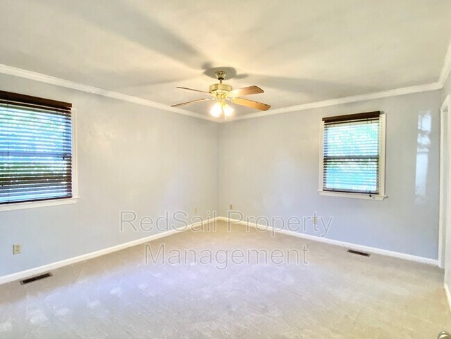 Building Photo - 802 Tiverton Pl