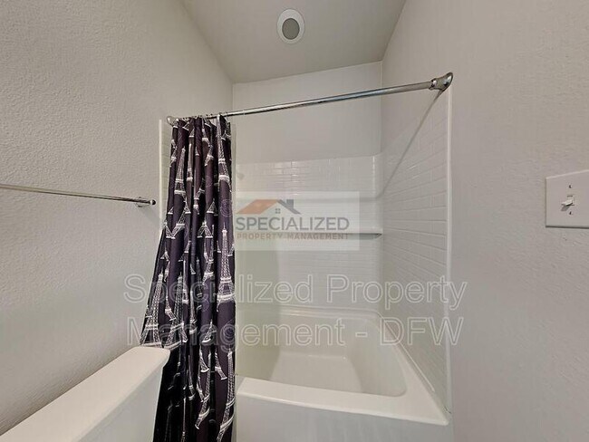 Building Photo - 453 Milverton Dr