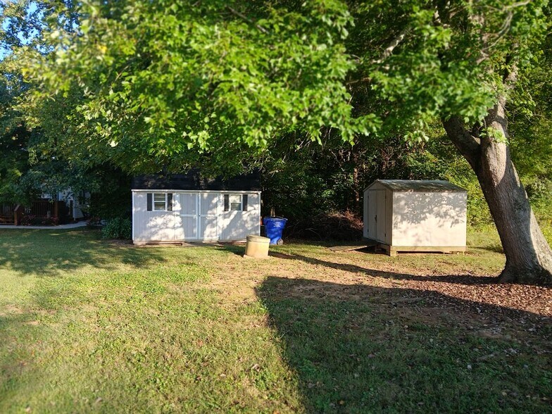 shop/ storage - 4008 Lebanon Rd