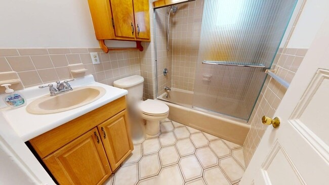 Building Photo - 66 Sagamore Ave