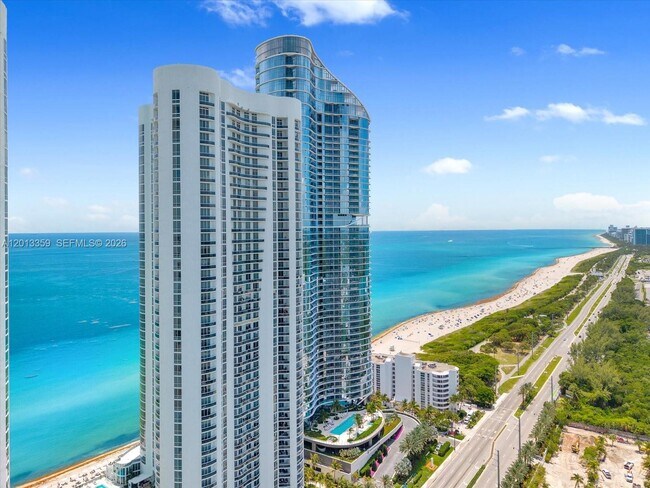 Building Photo - 15811 Collins Ave