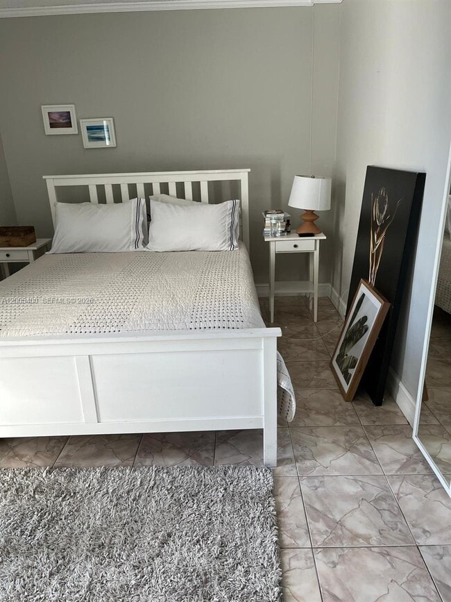 Building Photo - 3475 N Country Club Dr