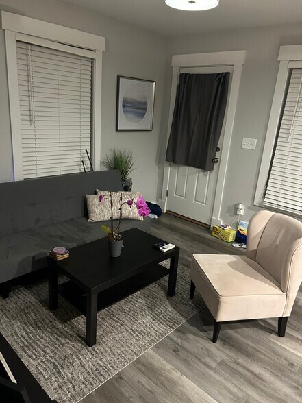 Building Photo - 1837 Winn Aly