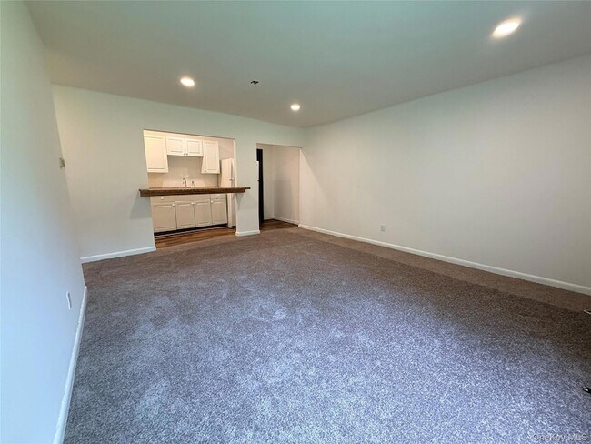 Building Photo - 26 Quartz Ln
