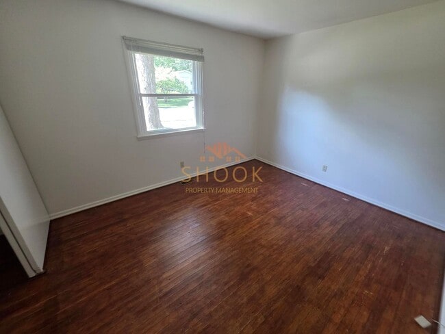 Building Photo - Cozy 3 BR Home in Convenient Location - Sh...