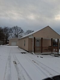 Building Photo - Quaint Newly-renovated Bungalow