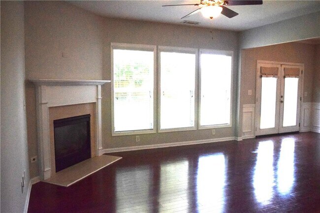 Building Photo - 5780 Weddington Dr