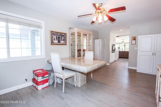 Building Photo - 2440 W Live Oak Dr