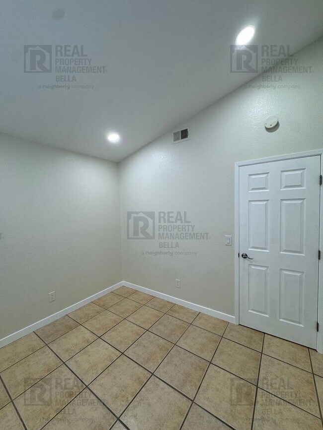 Building Photo - Corner-Lot Charmer with Open Layout and Sp...