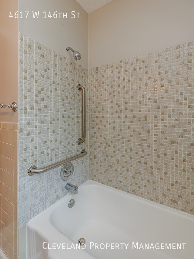 Building Photo - Beautifully Renovated Bungalow