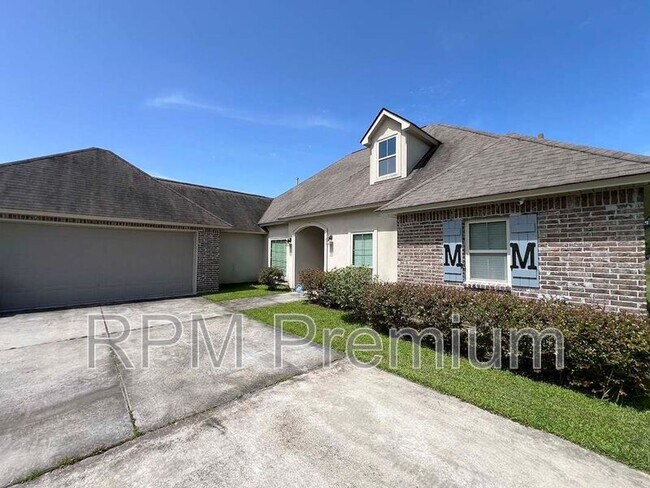 Building Photo - 18063 River Landing Dr